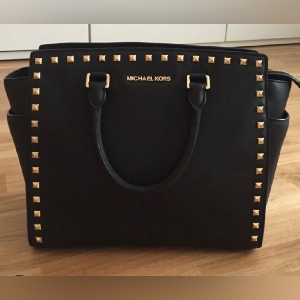 Michael Kors Extra Large Selma Tote bag with Gold Studs